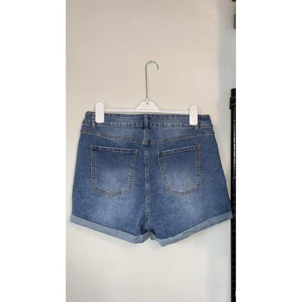 Bloomchic Jean Shorts - Picture 2 of 4